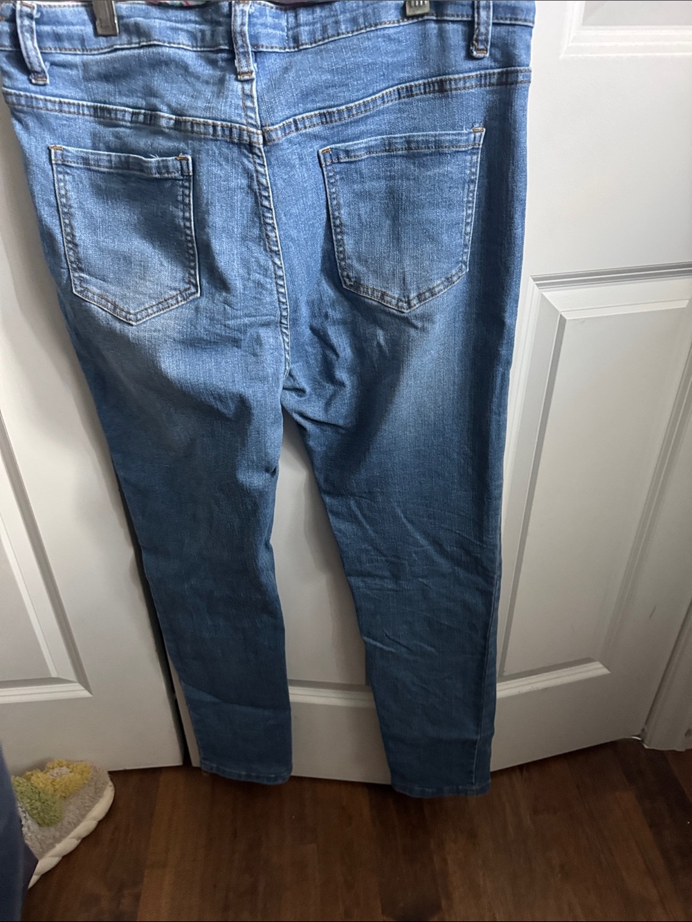 Women Slim Straight Jeans in Light Blue Denim - Picture 4 of 4